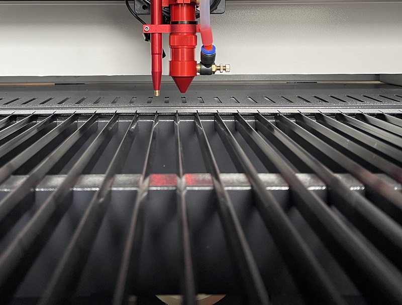 aluminum-slat-table